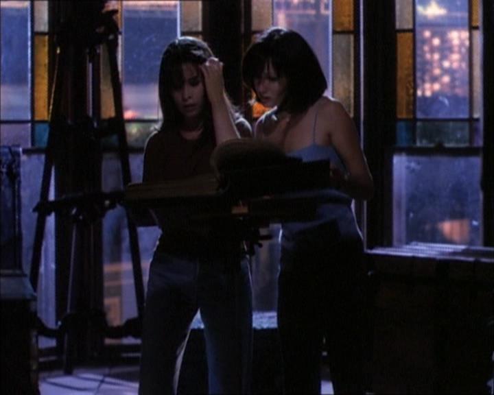 Charmed-Online_dot_net-1x02IveGotYouUnderMySkin2033.jpg Charmed-Online_dot_net-1x02IveGotYouUnderMySkin2033.jpg