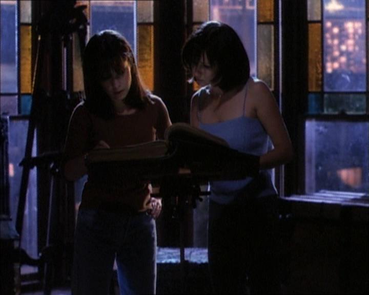 Charmed-Online_dot_net-1x02IveGotYouUnderMySkin2035.jpg Charmed-Online_dot_net-1x02IveGotYouUnderMySkin2035.jpg