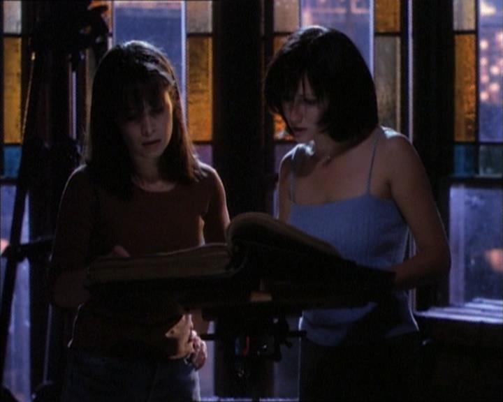 Charmed-Online_dot_net-1x02IveGotYouUnderMySkin2039.jpg Charmed-Online_dot_net-1x02IveGotYouUnderMySkin2039.jpg