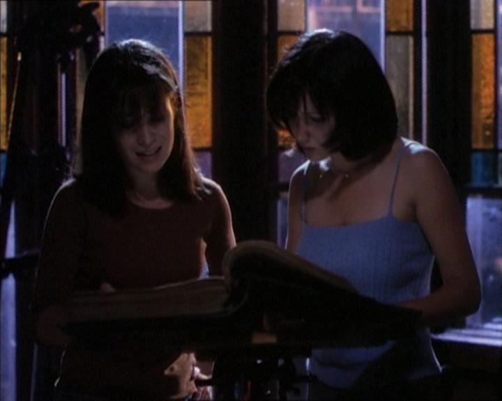 Charmed-Online_dot_net-1x02IveGotYouUnderMySkin2041.jpg Charmed-Online_dot_net-1x02IveGotYouUnderMySkin2041.jpg