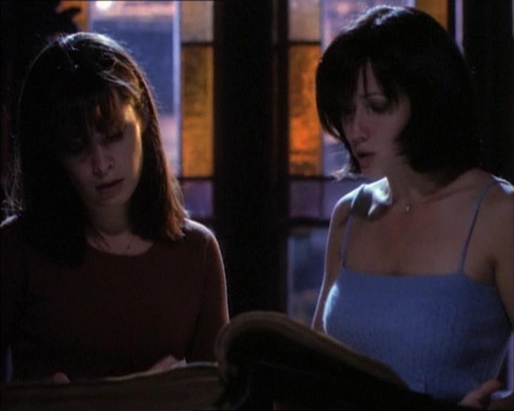 Charmed-Online_dot_net-1x02IveGotYouUnderMySkin2044.jpg Charmed-Online_dot_net-1x02IveGotYouUnderMySkin2044.jpg