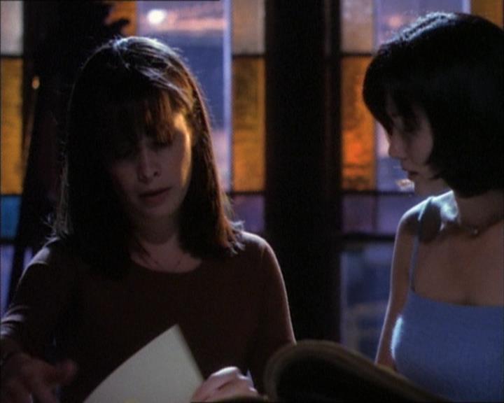 Charmed-Online_dot_net-1x02IveGotYouUnderMySkin2045.jpg Charmed-Online_dot_net-1x02IveGotYouUnderMySkin2045.jpg