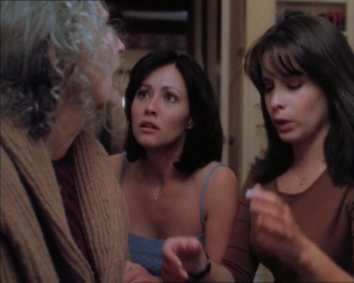 Charmed-Online_dot_net-1x02IveGotYouUnderMySkin2079.jpg