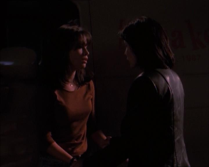 Charmed-Online_dot_net-1x02IveGotYouUnderMySkin2138.jpg Charmed-Online_dot_net-1x02IveGotYouUnderMySkin2138.jpg