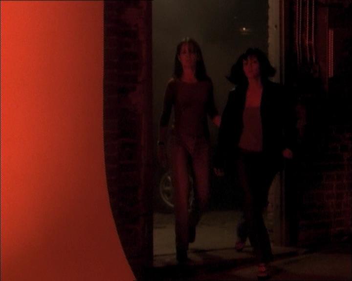 Charmed-Online_dot_net-1x02IveGotYouUnderMySkin2149.jpg Charmed-Online_dot_net-1x02IveGotYouUnderMySkin2149.jpg