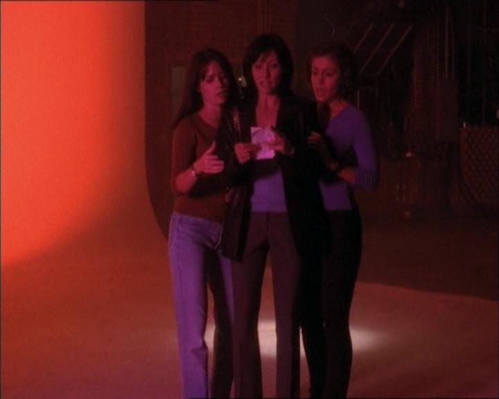 Charmed-Online_dot_net-1x02IveGotYouUnderMySkin2181.jpg Charmed-Online_dot_net-1x02IveGotYouUnderMySkin2181.jpg