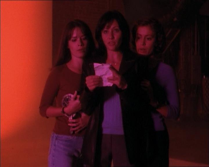 Charmed-Online_dot_net-1x02IveGotYouUnderMySkin2185.jpg