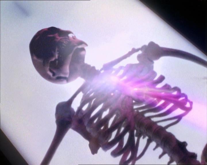 Charmed-Online_dot_net-1x02IveGotYouUnderMySkin2208.jpg Charmed-Online_dot_net-1x02IveGotYouUnderMySkin2208.jpg