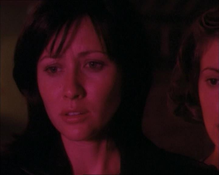 Charmed-Online_dot_net-1x02IveGotYouUnderMySkin2217.jpg Charmed-Online_dot_net-1x02IveGotYouUnderMySkin2217.jpg