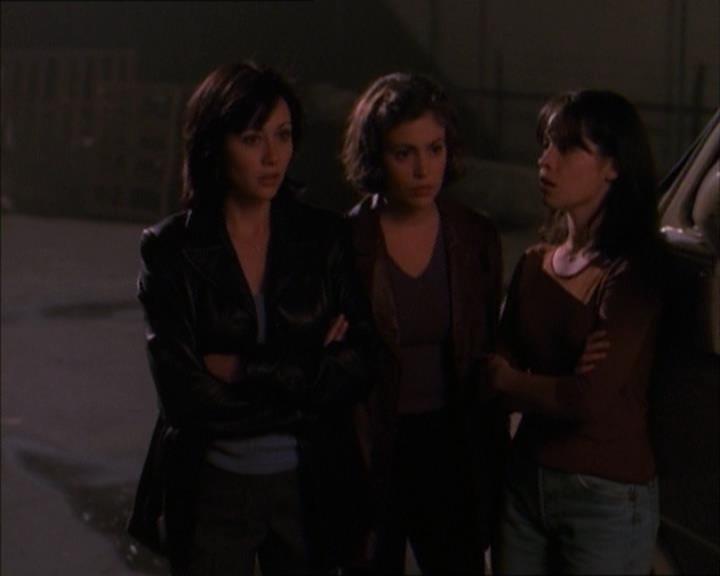 Charmed-Online_dot_net-1x02IveGotYouUnderMySkin2253.jpg Charmed-Online_dot_net-1x02IveGotYouUnderMySkin2253.jpg
