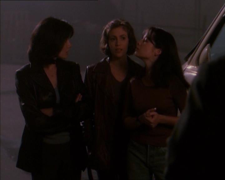 Charmed-Online_dot_net-1x02IveGotYouUnderMySkin2261.jpg Charmed-Online_dot_net-1x02IveGotYouUnderMySkin2261.jpg