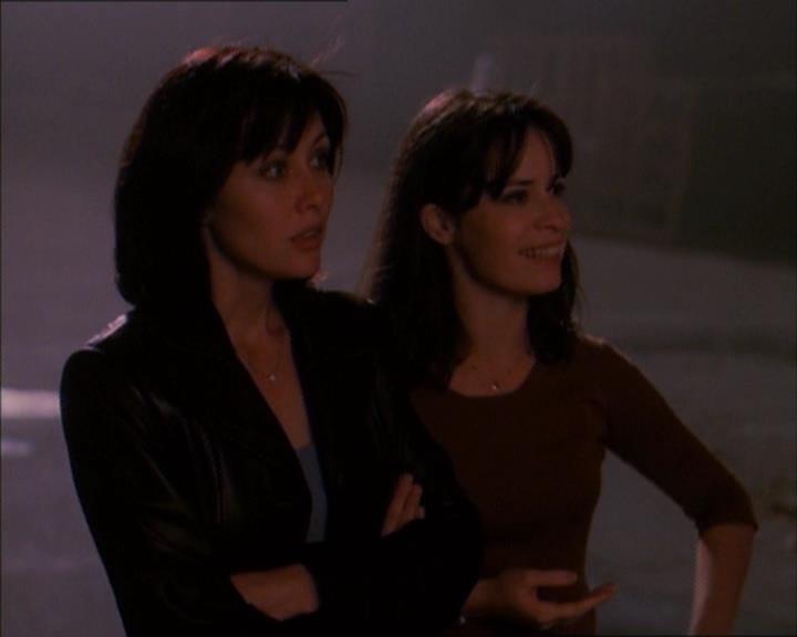 Charmed-Online_dot_net-1x02IveGotYouUnderMySkin2280.jpg Charmed-Online_dot_net-1x02IveGotYouUnderMySkin2280.jpg