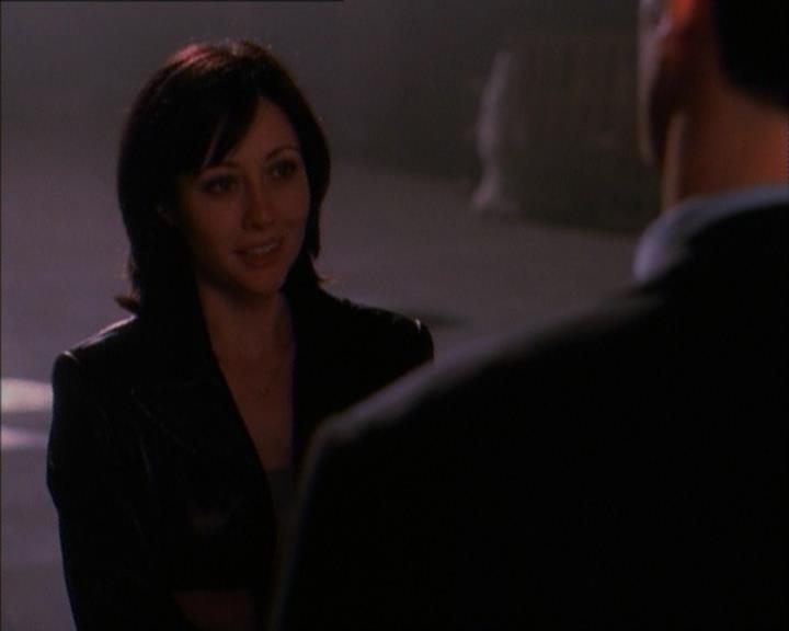Charmed-Online_dot_net-1x02IveGotYouUnderMySkin2290.jpg