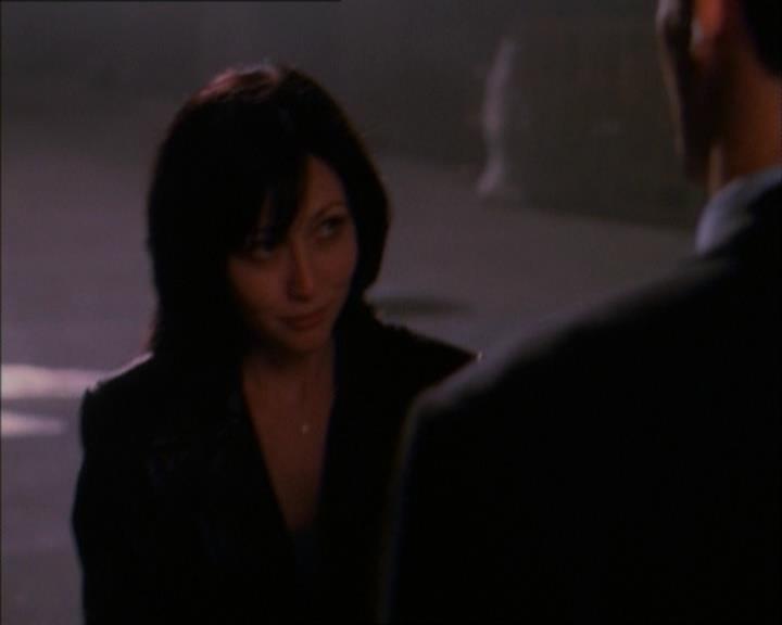 Charmed-Online_dot_net-1x02IveGotYouUnderMySkin2298.jpg