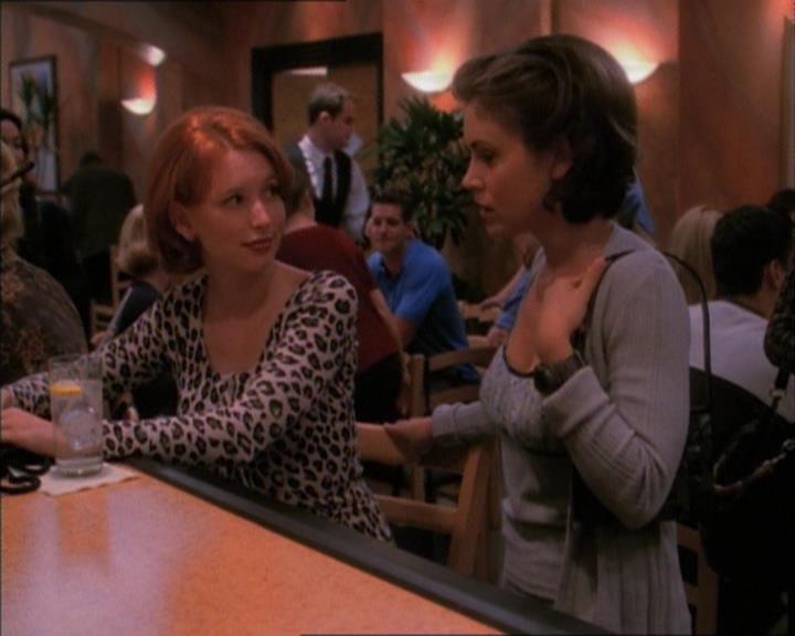 Charmed-Online_dot_net-1x02IveGotYouUnderMySkin2316.jpg Charmed-Online_dot_net-1x02IveGotYouUnderMySkin2316.jpg