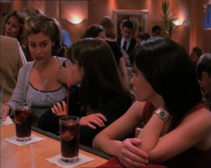 Charmed-Online_dot_net-1x02IveGotYouUnderMySkin2324.jpg Charmed-Online_dot_net-1x02IveGotYouUnderMySkin2324.jpg