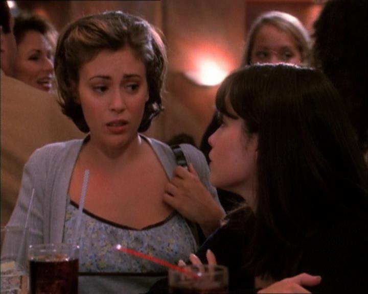 Charmed-Online_dot_net-1x02IveGotYouUnderMySkin2330.jpg Charmed-Online_dot_net-1x02IveGotYouUnderMySkin2330.jpg