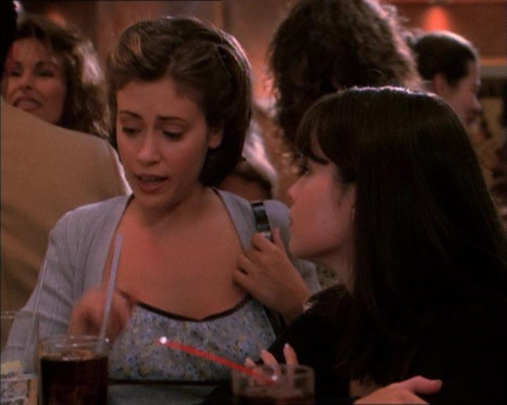 Charmed-Online_dot_net-1x02IveGotYouUnderMySkin2331.jpg Charmed-Online_dot_net-1x02IveGotYouUnderMySkin2331.jpg