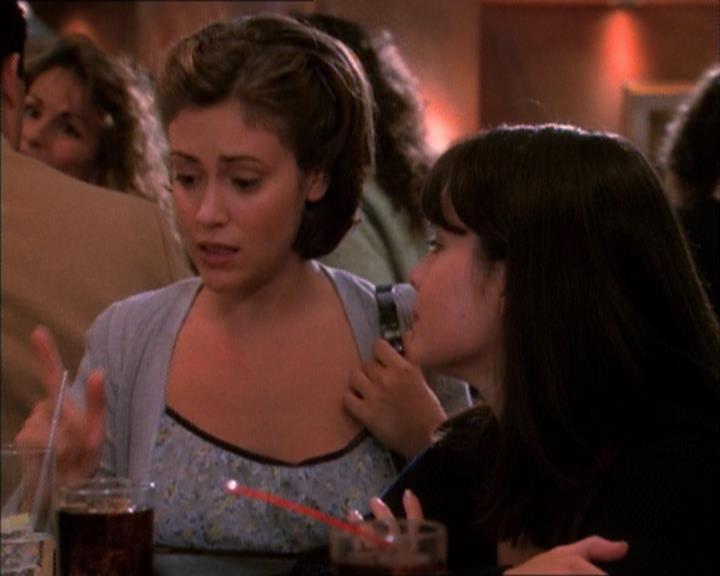 Charmed-Online_dot_net-1x02IveGotYouUnderMySkin2332.jpg Charmed-Online_dot_net-1x02IveGotYouUnderMySkin2332.jpg