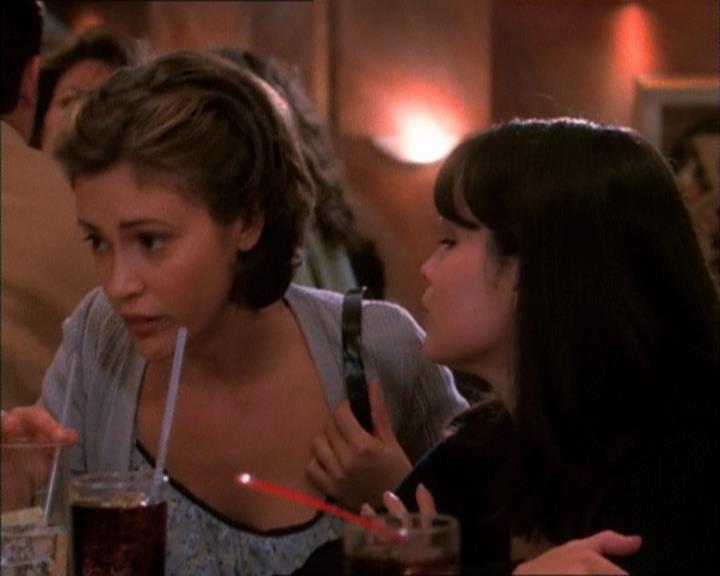 Charmed-Online_dot_net-1x02IveGotYouUnderMySkin2333.jpg Charmed-Online_dot_net-1x02IveGotYouUnderMySkin2333.jpg