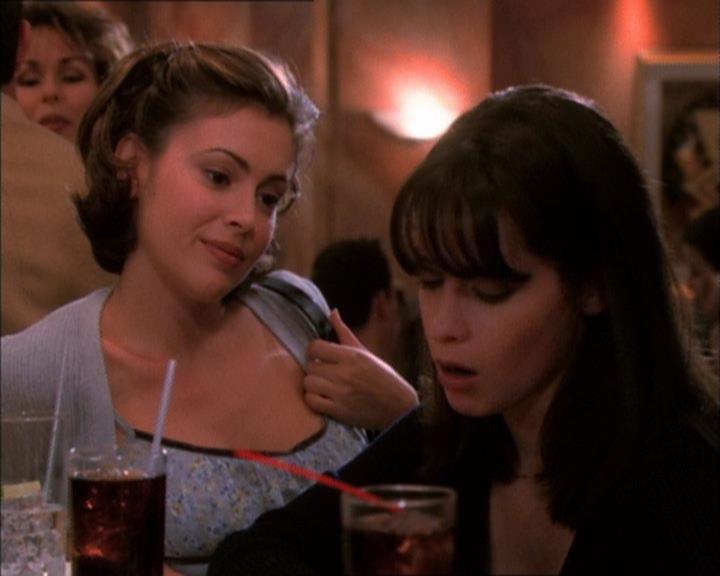 Charmed-Online_dot_net-1x02IveGotYouUnderMySkin2349.jpg Charmed-Online_dot_net-1x02IveGotYouUnderMySkin2349.jpg