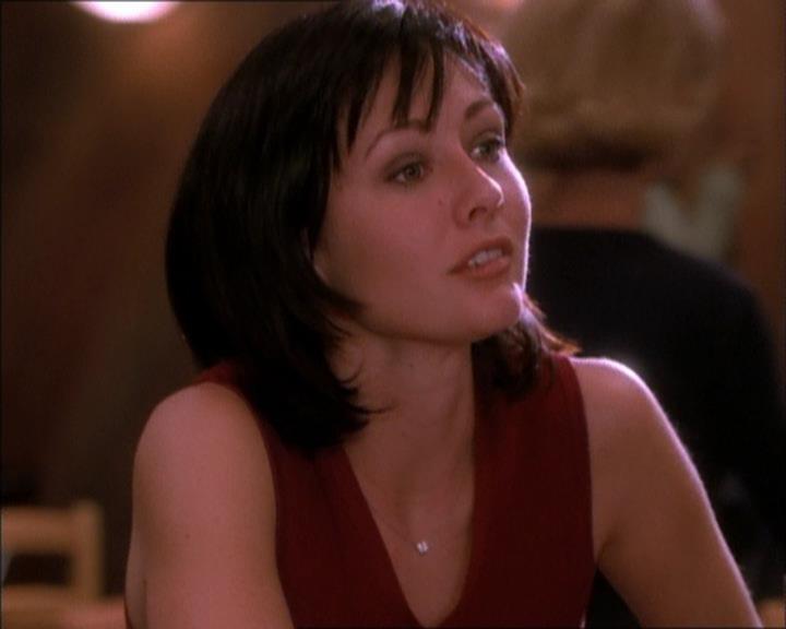 Charmed-Online_dot_net-1x02IveGotYouUnderMySkin2353.jpg Charmed-Online_dot_net-1x02IveGotYouUnderMySkin2353.jpg