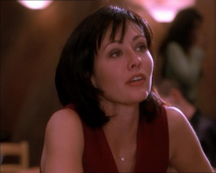 Charmed-Online_dot_net-1x02IveGotYouUnderMySkin2354.jpg Charmed-Online_dot_net-1x02IveGotYouUnderMySkin2354.jpg