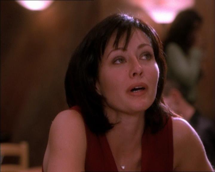 Charmed-Online_dot_net-1x02IveGotYouUnderMySkin2355.jpg Charmed-Online_dot_net-1x02IveGotYouUnderMySkin2355.jpg