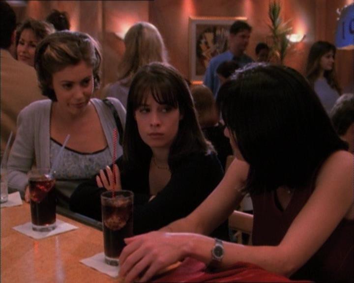 Charmed-Online_dot_net-1x02IveGotYouUnderMySkin2361.jpg Charmed-Online_dot_net-1x02IveGotYouUnderMySkin2361.jpg