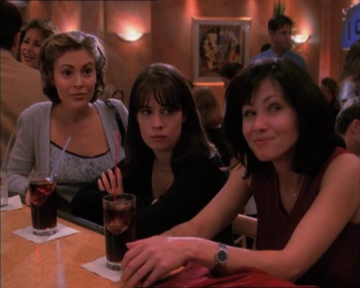 Charmed-Online_dot_net-1x02IveGotYouUnderMySkin2363.jpg Charmed-Online_dot_net-1x02IveGotYouUnderMySkin2363.jpg