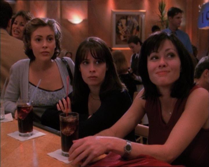 Charmed-Online_dot_net-1x02IveGotYouUnderMySkin2364.jpg Charmed-Online_dot_net-1x02IveGotYouUnderMySkin2364.jpg