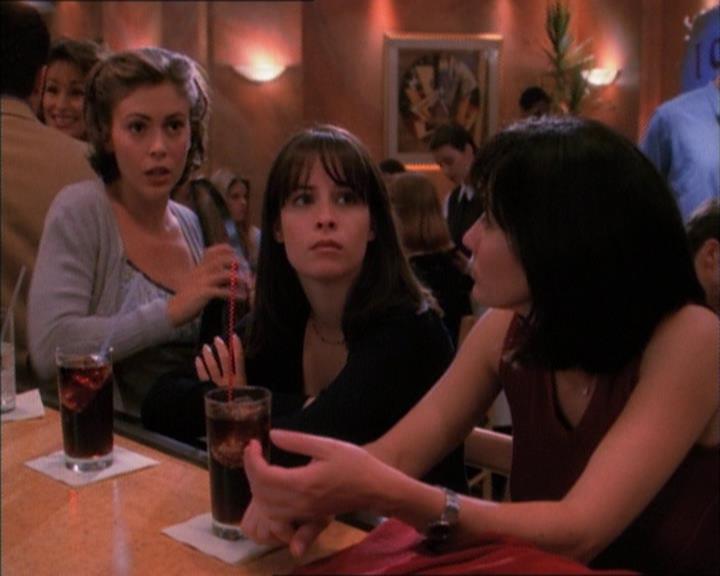 Charmed-Online_dot_net-1x02IveGotYouUnderMySkin2371.jpg Charmed-Online_dot_net-1x02IveGotYouUnderMySkin2371.jpg