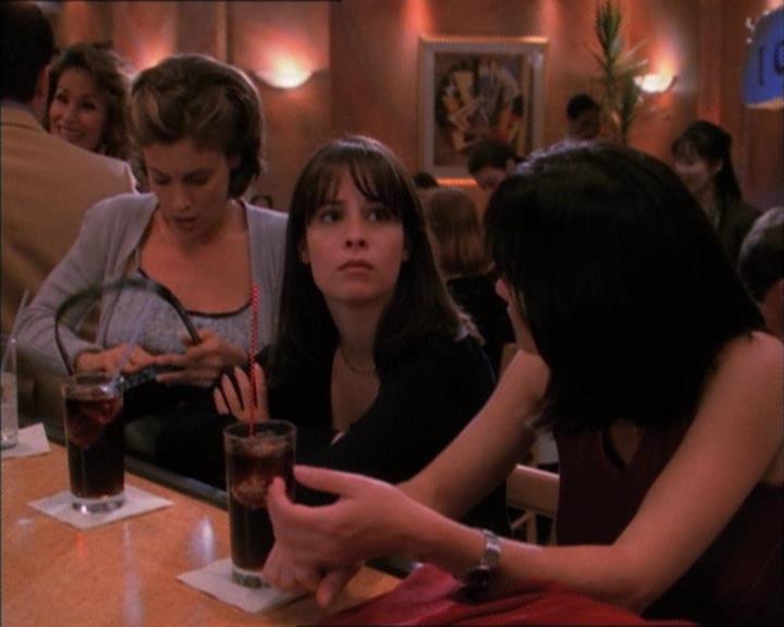 Charmed-Online_dot_net-1x02IveGotYouUnderMySkin2372.jpg Charmed-Online_dot_net-1x02IveGotYouUnderMySkin2372.jpg