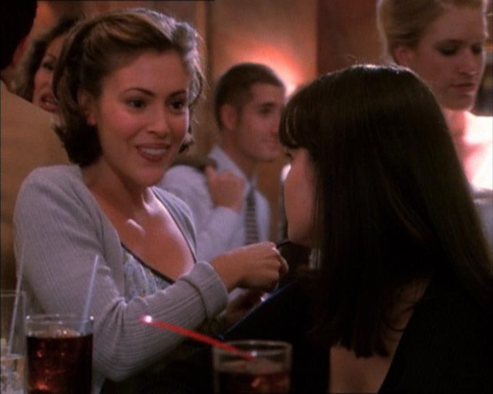 Charmed-Online_dot_net-1x02IveGotYouUnderMySkin2374.jpg Charmed-Online_dot_net-1x02IveGotYouUnderMySkin2374.jpg