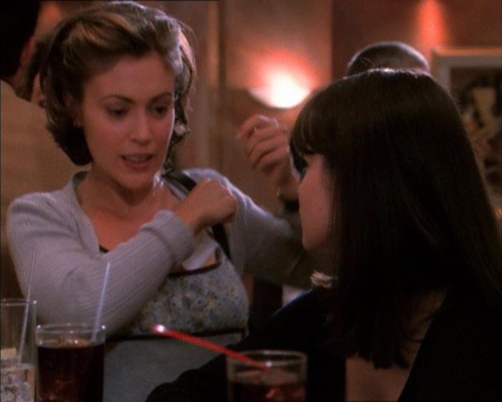 Charmed-Online_dot_net-1x02IveGotYouUnderMySkin2375.jpg Charmed-Online_dot_net-1x02IveGotYouUnderMySkin2375.jpg