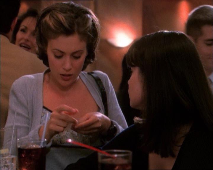 Charmed-Online_dot_net-1x02IveGotYouUnderMySkin2376.jpg Charmed-Online_dot_net-1x02IveGotYouUnderMySkin2376.jpg