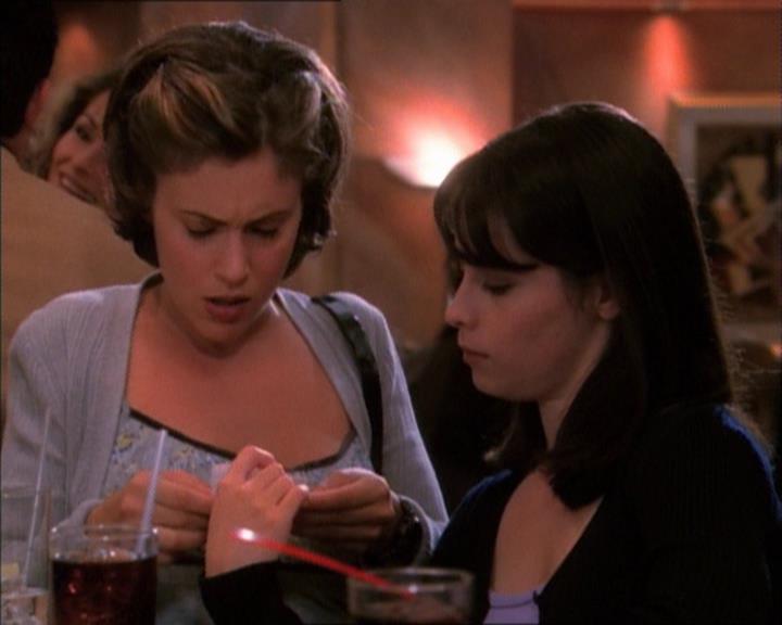 Charmed-Online_dot_net-1x02IveGotYouUnderMySkin2381.jpg Charmed-Online_dot_net-1x02IveGotYouUnderMySkin2381.jpg