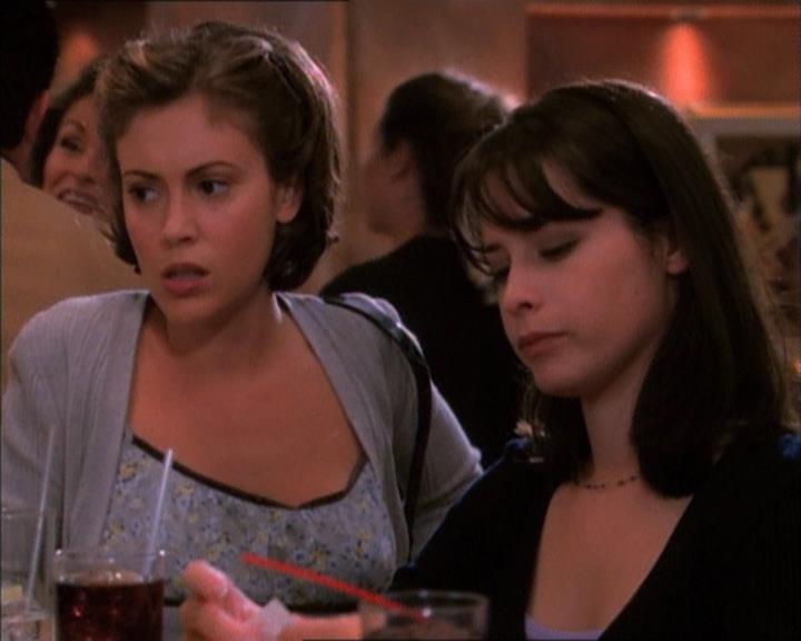 Charmed-Online_dot_net-1x02IveGotYouUnderMySkin2383.jpg Charmed-Online_dot_net-1x02IveGotYouUnderMySkin2383.jpg