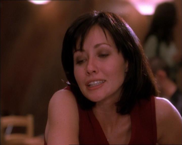 Charmed-Online_dot_net-1x02IveGotYouUnderMySkin2386.jpg Charmed-Online_dot_net-1x02IveGotYouUnderMySkin2386.jpg