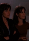 Charmed-Online_dot_net-1x02IveGotYouUnderMySkin2280.jpg