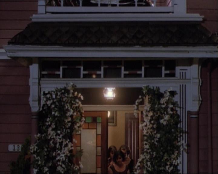 Charmed-Online_dot_net-1x03ThankYouForNotMorphing0002.jpg Charmed-Online_dot_net-1x03ThankYouForNotMorphing0002.jpg