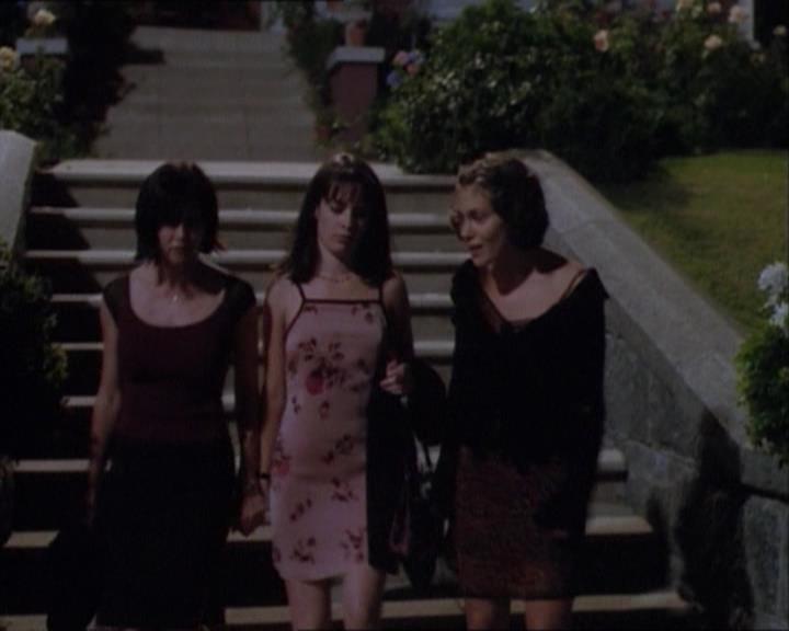 Charmed-Online_dot_net-1x03ThankYouForNotMorphing0019.jpg Charmed-Online_dot_net-1x03ThankYouForNotMorphing0019.jpg