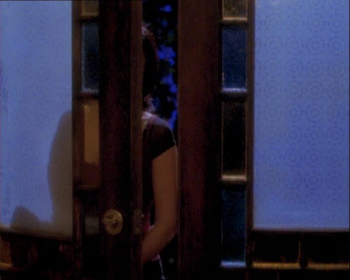 Charmed-Online_dot_net-1x03ThankYouForNotMorphing0205.jpg Charmed-Online_dot_net-1x03ThankYouForNotMorphing0205.jpg