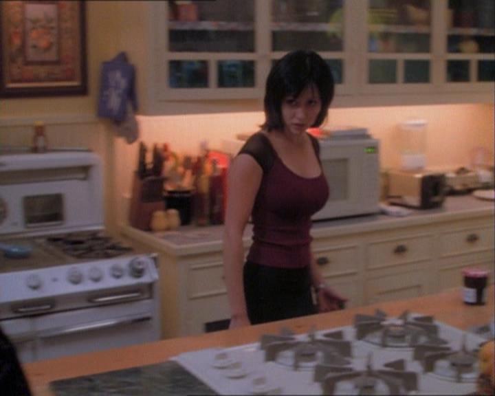 Charmed-Online_dot_net-1x03ThankYouForNotMorphing0347.jpg