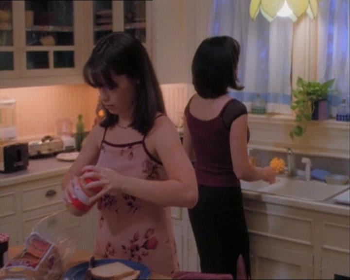 Charmed-Online_dot_net-1x03ThankYouForNotMorphing0349.jpg