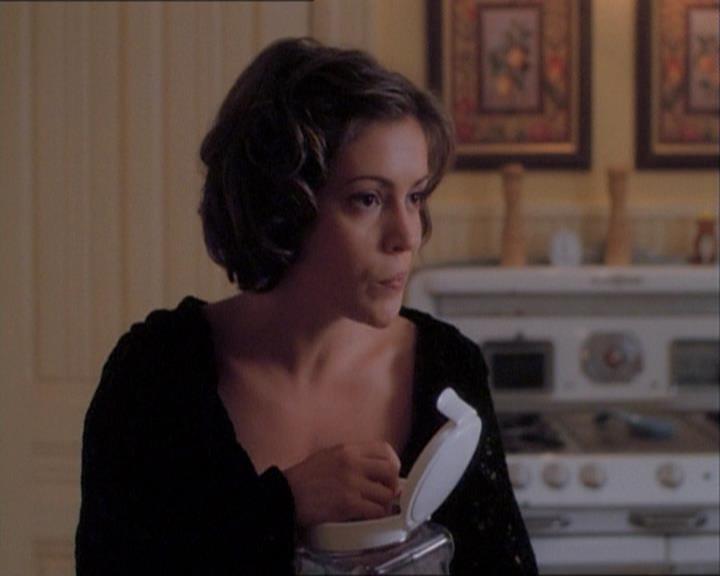 Charmed-Online_dot_net-1x03ThankYouForNotMorphing0354.jpg