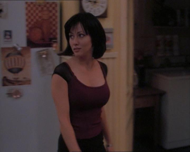 Charmed-Online_dot_net-1x03ThankYouForNotMorphing0360.jpg