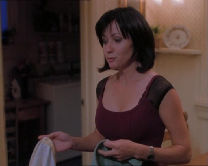Charmed-Online_dot_net-1x03ThankYouForNotMorphing0379.jpg