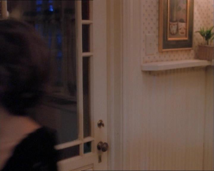 Charmed-Online_dot_net-1x03ThankYouForNotMorphing0394.jpg Charmed-Online_dot_net-1x03ThankYouForNotMorphing0394.jpg