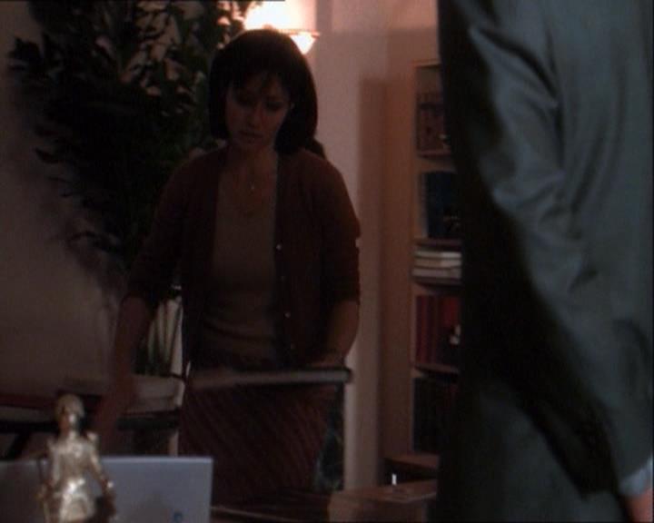 Charmed-Online_dot_net-1x03ThankYouForNotMorphing0447.jpg Charmed-Online_dot_net-1x03ThankYouForNotMorphing0447.jpg